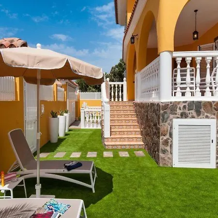 Sleeps 8 Pool Air Con Wifi * Sonnenland