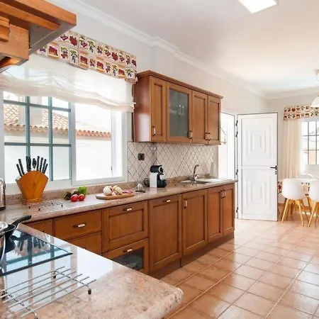 Vakantiehuis Sleeps 8 Pool Air Con Wifi Sonnenland