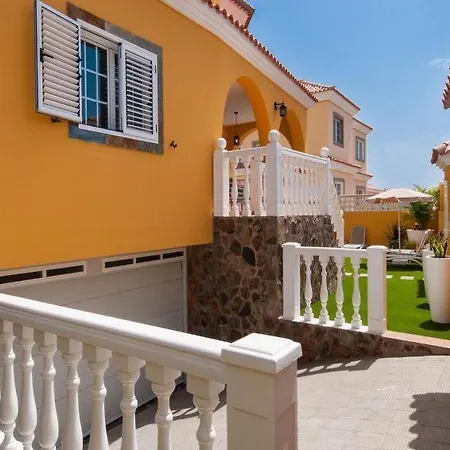 Vakantiehuis Sleeps 8 Pool Air Con Wifi *
