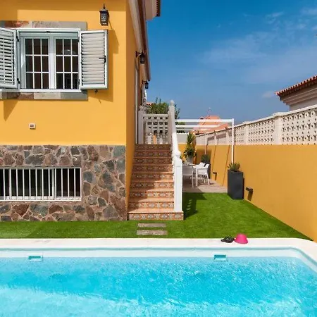 Sleeps 8 Pool Air Con Wifi * Sonnenland