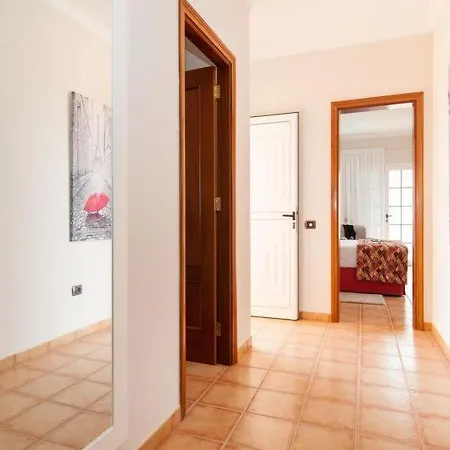 Vakantiehuis Sleeps 8 Pool Air Con Wifi *
