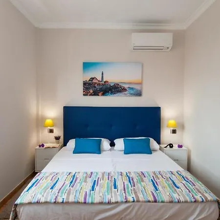 Sleeps 8 Pool Air Con Wifi * Sonnenland