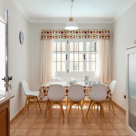 Vakantiehuis Sleeps 8 Pool Air Con Wifi Sonnenland