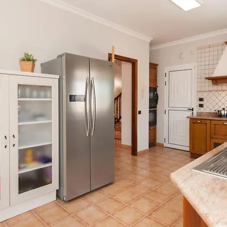 Sleeps 8 Pool Air Con Wifi Vakantiehuis *