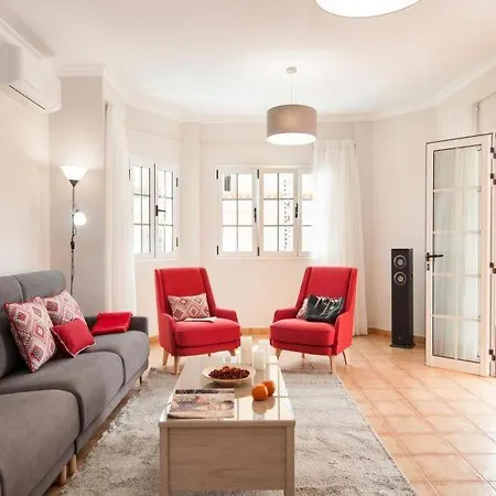 Sleeps 8 Pool Air Con Wifi Sonnenland
